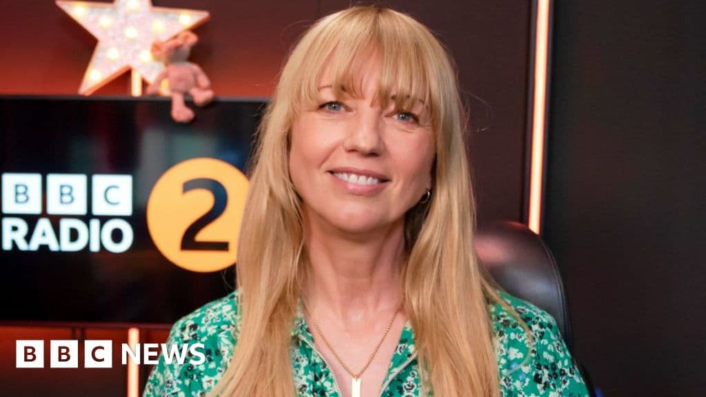 Sara Cox replaces Scott Mills on Radio 2 breakfast show