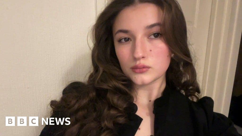 Graduate 'ghosted' by employers has applied for 400 jobs and had only three interviews