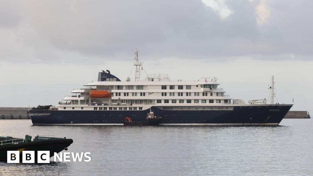 Plane carrying virus-stricken cruise ship passengers lands in UK