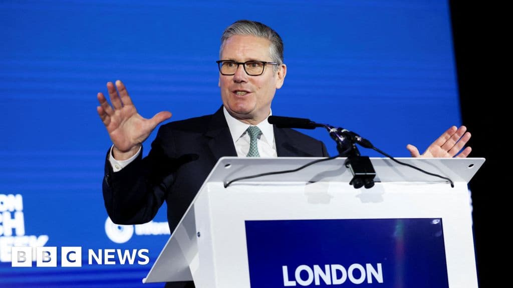 Starmer tells Apple and Google to ban nude images on children's phones