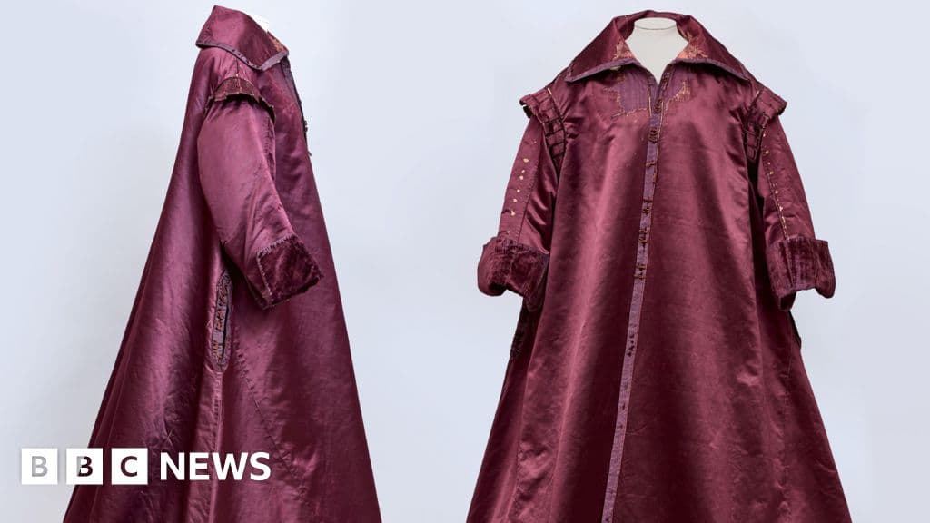 Rare 400-year-old gown to go on display