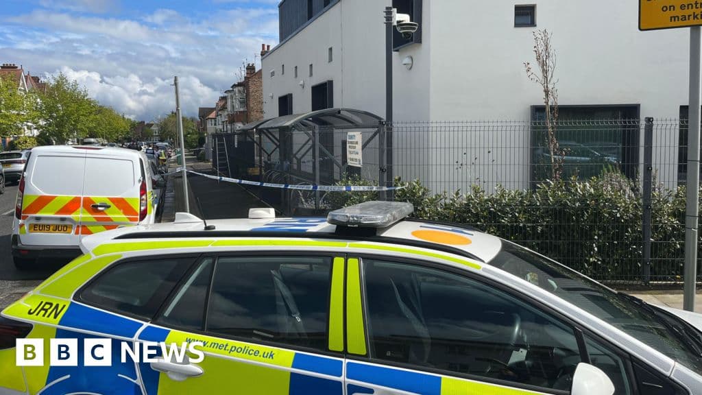 Manhunt after attempted arson attack on synagogue