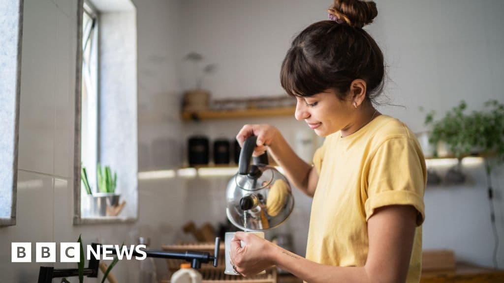 Lower gas and electricity bills behind UK inflation fall to 2.8%