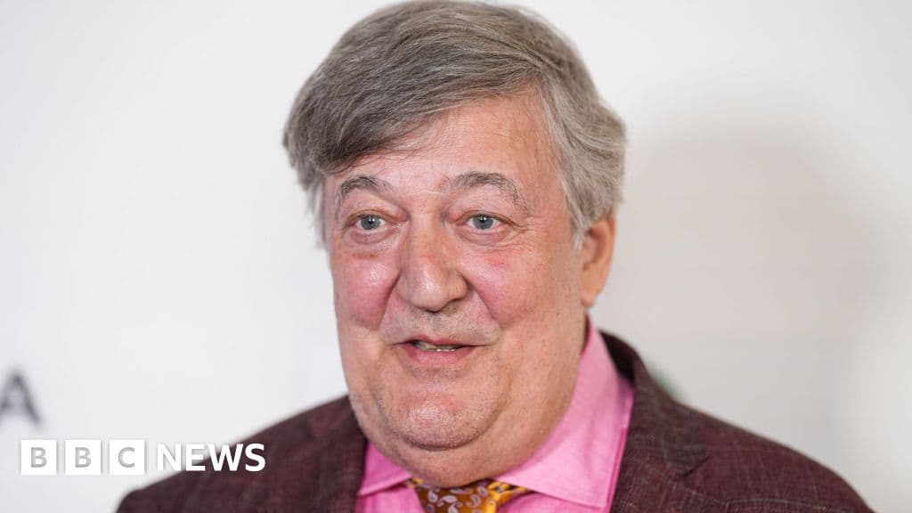 Stephen Fry sues tech conference for up to £100,000 over fall injuries