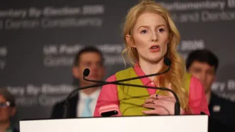 Close up of Hannah Spencer as she  delivers speech after winning by-election. She is wearing pink and green.