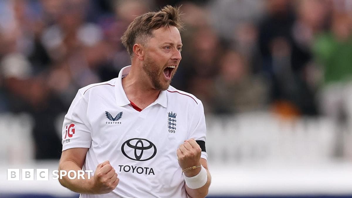 Stunning Robinson return gives life to England