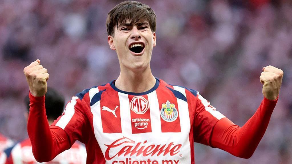 Armando Gonzalez celebrates after scoring Guadalajara's fourth goal against San Luis in the Liga MX