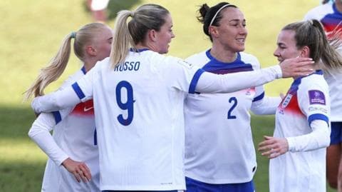 Alessia Russo celebrates with England team-mates