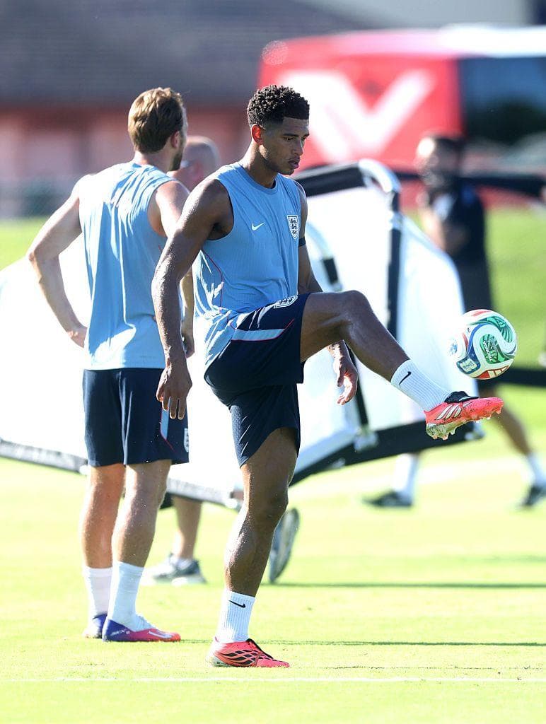 Bellingham training for England