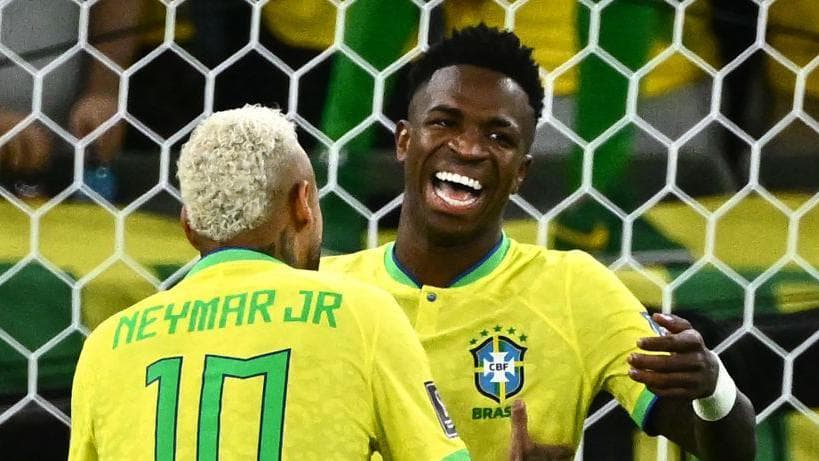 Vinicius and Neymar playing for Brazil
