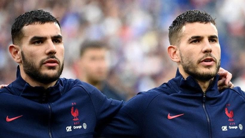Brothers Lucas (right) and Theo Hernandez sing the national anthem before France face Demark in 2022