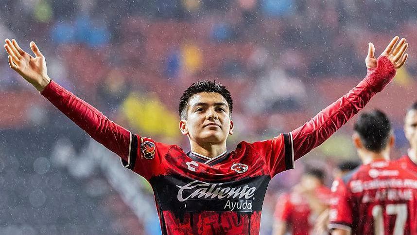Mexico midfielder Gilberto Mora