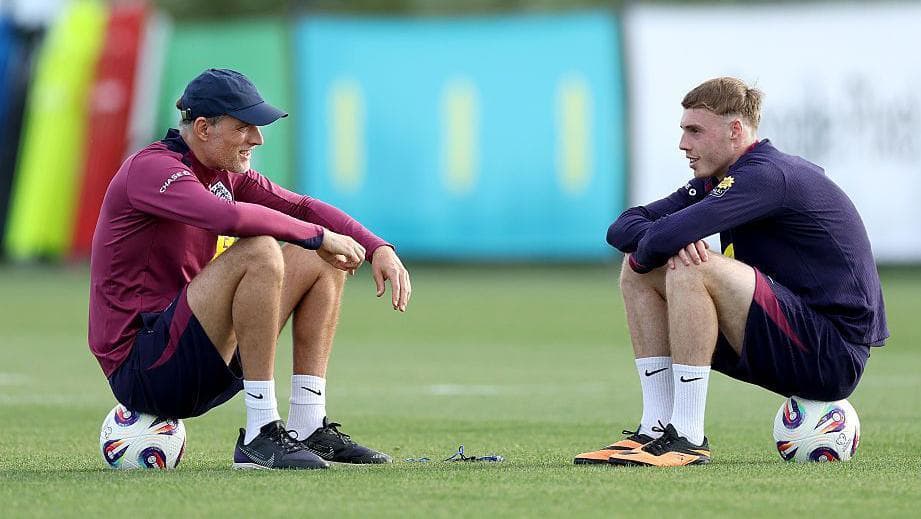 Thomas Tuchel, Head Coach of England, talks to Cole Palmer of during a training session