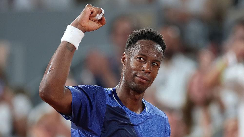 'Magician' Monfils exits final French Open