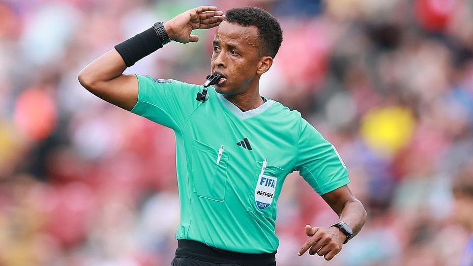 I have right papers and visa - barred referee Artan