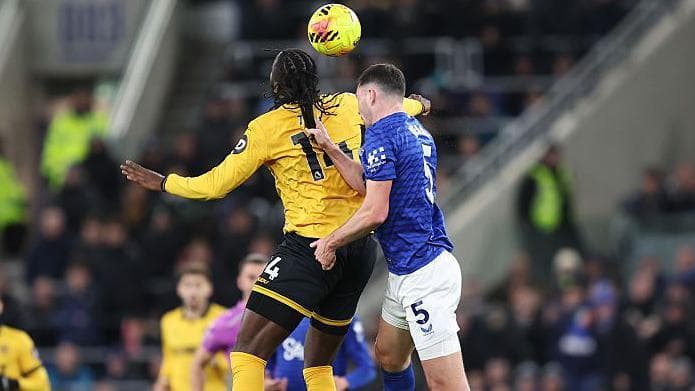 Should hair pulling in football be violent conduct?